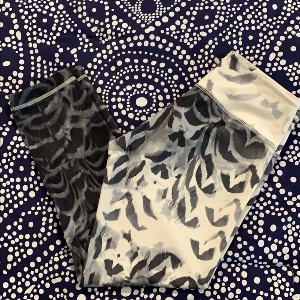 Lululemon Wunder Under Crop II *Full-On Luon